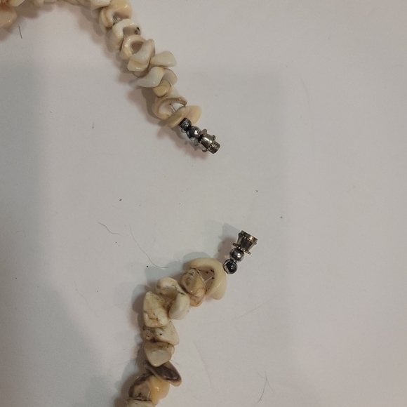 Small Shell Necklace - Picture 2 of 2